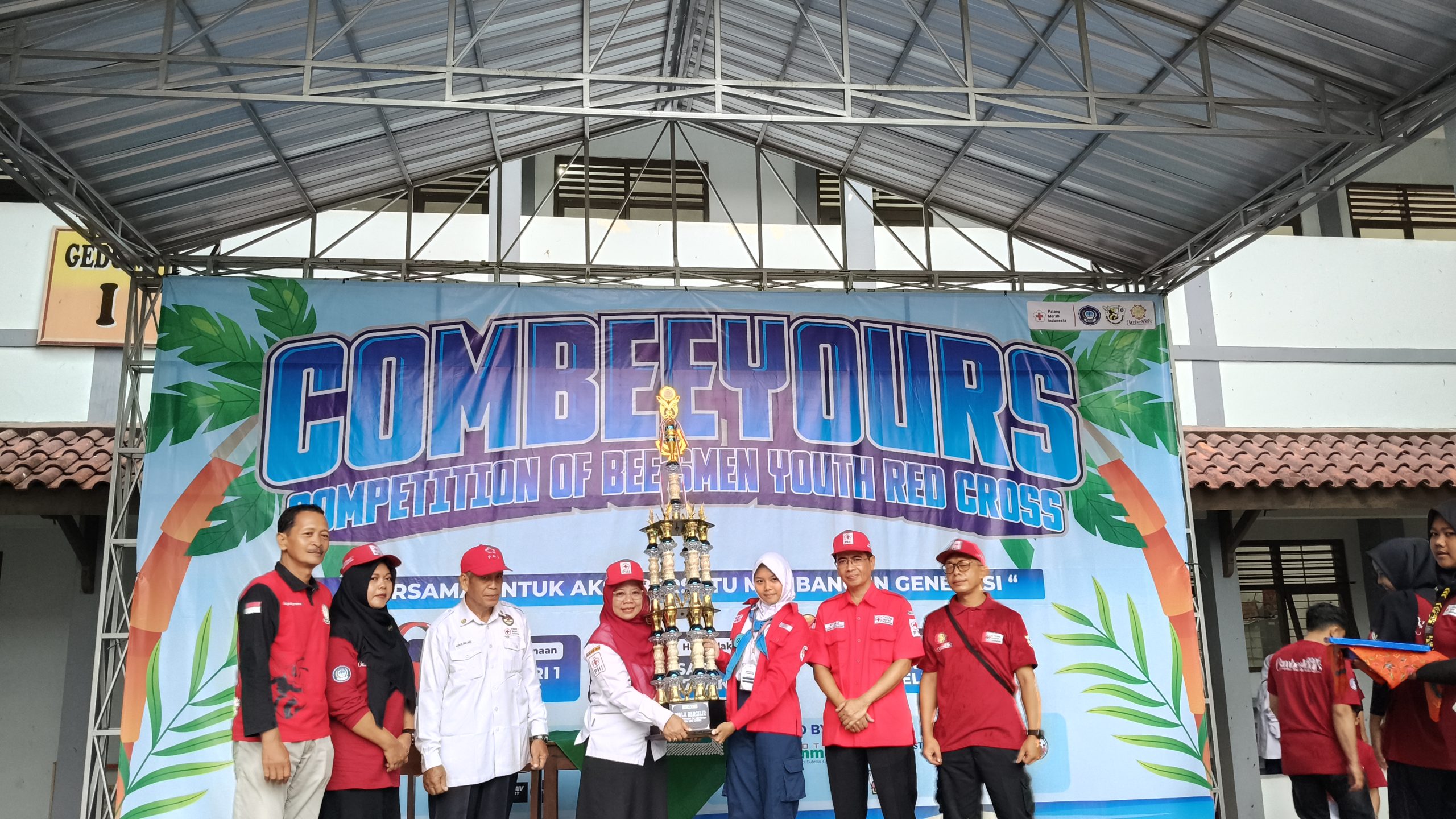 COMBEEYOURS SMK Negeri 1 Banyumas Bangun Semangat Kepalangmerahan